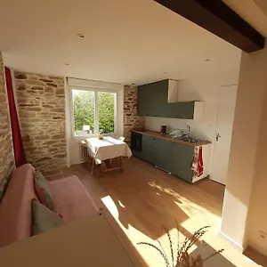 Superbe Studio, Avec Cuisine Et Espace Extérieur Appartement